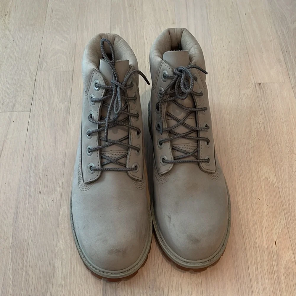 Gray Timberland waterproof boots. - Picture 3 of 3